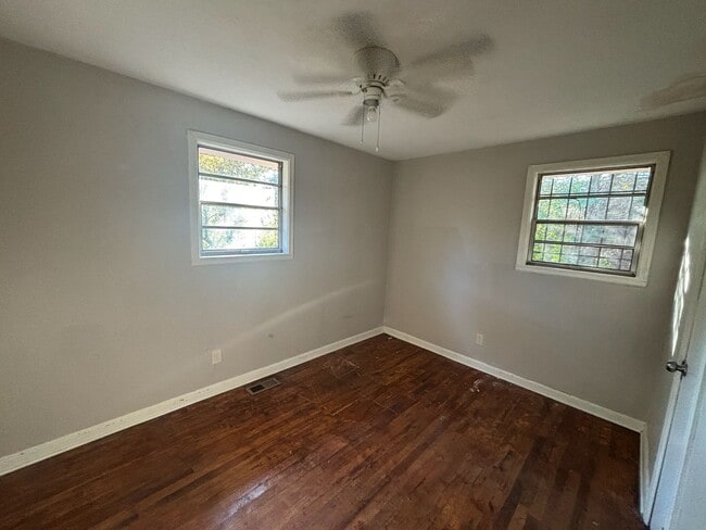 Building Photo - Vintage Charm Meets Modern Convenience