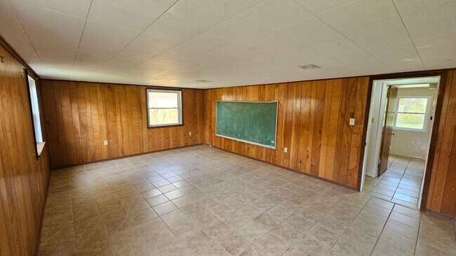 Building Photo - JUST REDUCED!  4 Bedroom Single Family Home