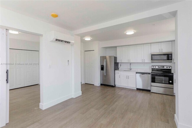 Primary Photo - 1620 NW 18th St