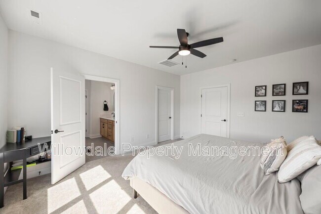 Building Photo - 2020 Moonraker Dr