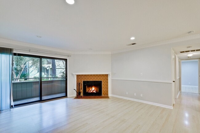 Building Photo - 2/2 Downstairs Condo in a Great Location Nestled Behind EBAY in The Hamilton Corners Community