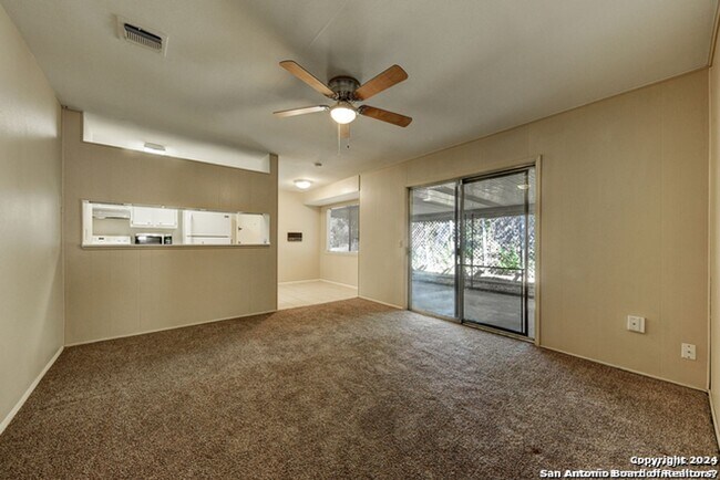Building Photo - Charming Home Awaits: Spacious & Modern Living in a Prime Location