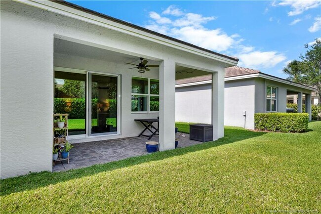 Building Photo - 7461 SW Harbor Cove Dr