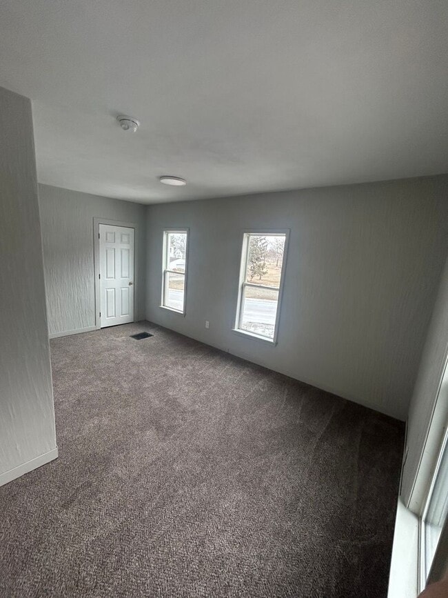 Building Photo - 3 bedroom house