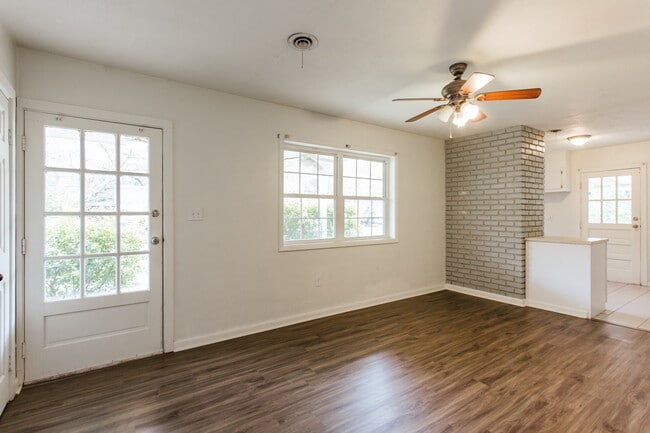 Building Photo - 255 Sunset Dr