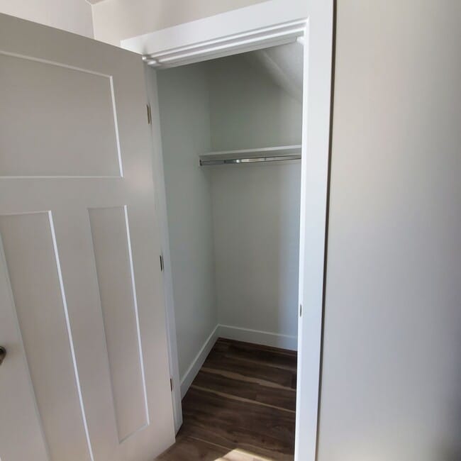 Building Photo - Welcoming 2 Bed, 2.5 Bath Townhouse