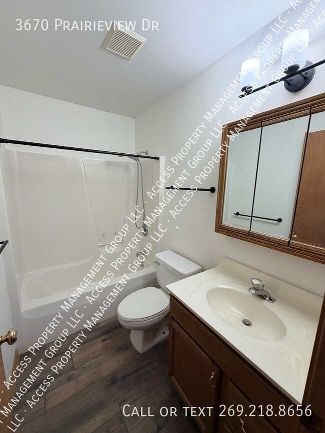 Building Photo - 3670 Prairieview Dr