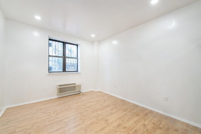 Building Photo - 111 Mulberry St