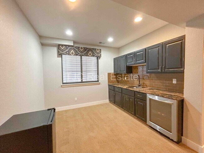 Building Photo - Finished Basement