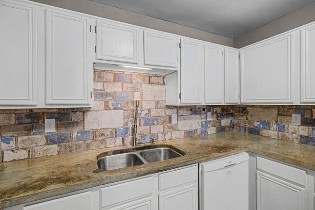 Building Photo - Serene Waterfront Living