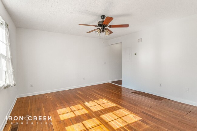 Building Photo - Charming 2-Bedroom Duplex in East Asheville