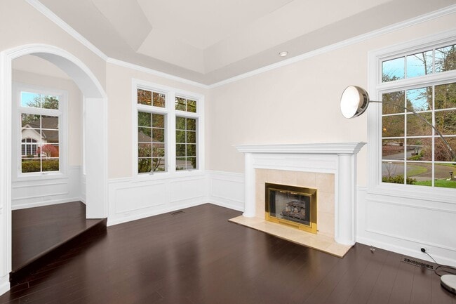 Building Photo - Large 4 Bedroom Home in Marymoor Hill