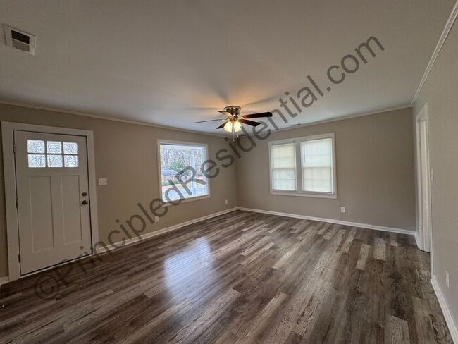 Building Photo - 2 bedroom 1 bath home in Lincolnton!