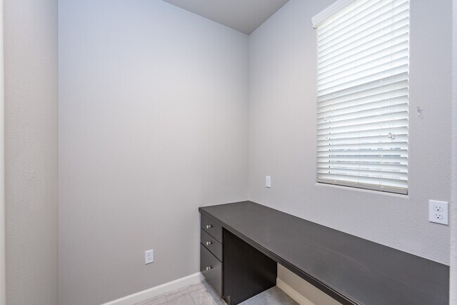 Building Photo - 3555 Encino Ave