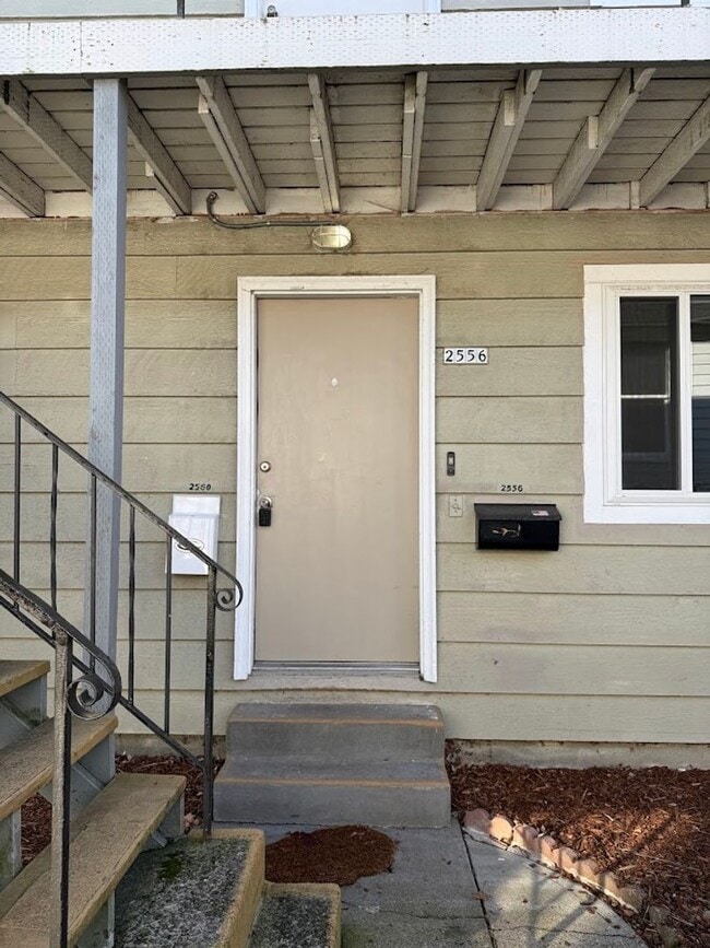 Building Photo - 1113000