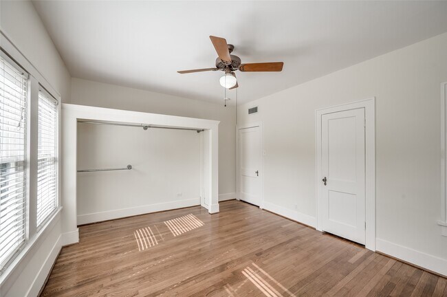 Building Photo - 1737 Albans Rd