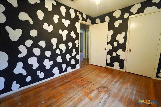 Building Photo - 1005 E Polk Ave