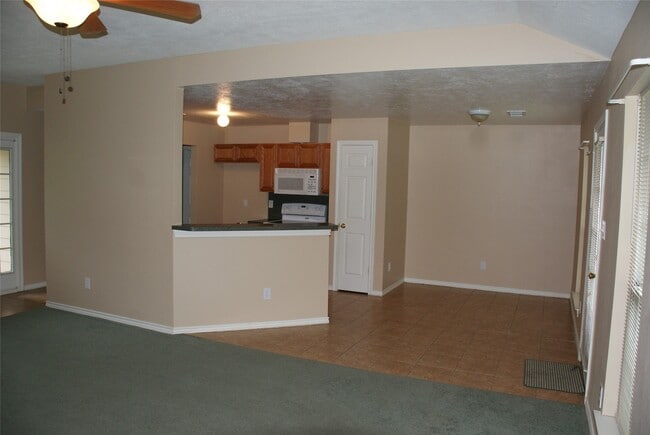 Building Photo - 8415 Reterio Dr