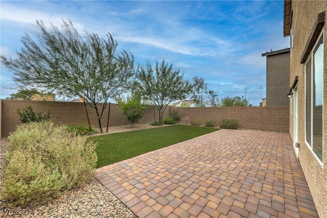 Building Photo - 9074 Meadows Ln