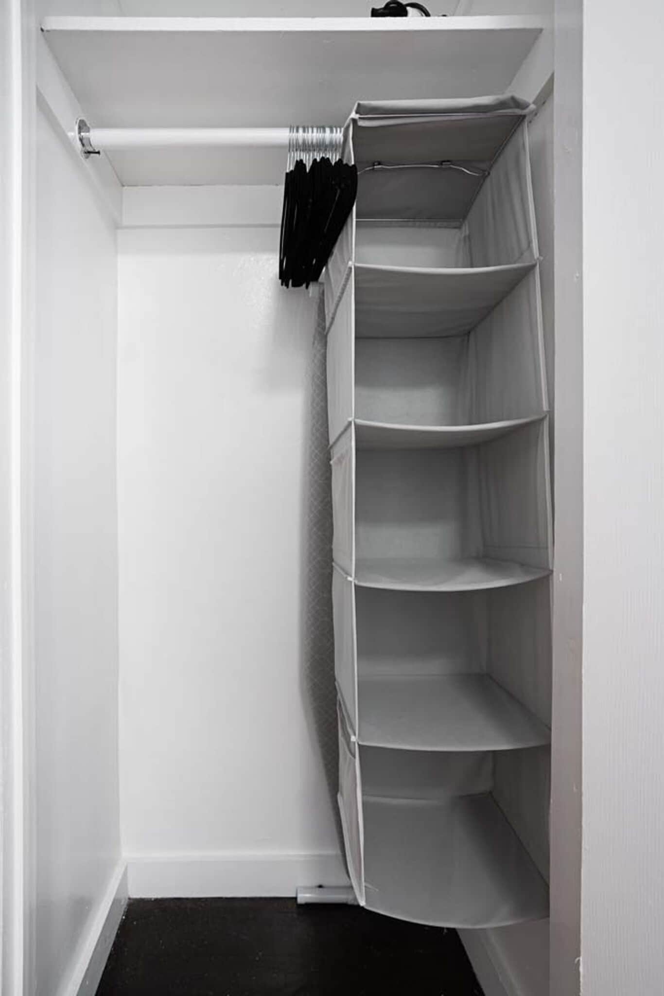 Building Photo - 324 E 75th St