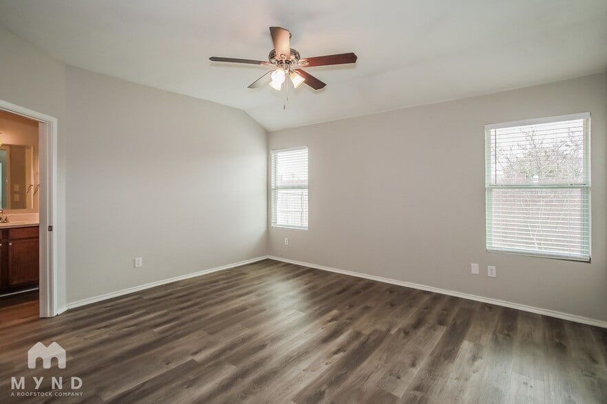 Building Photo - 4613 Redbud Dr