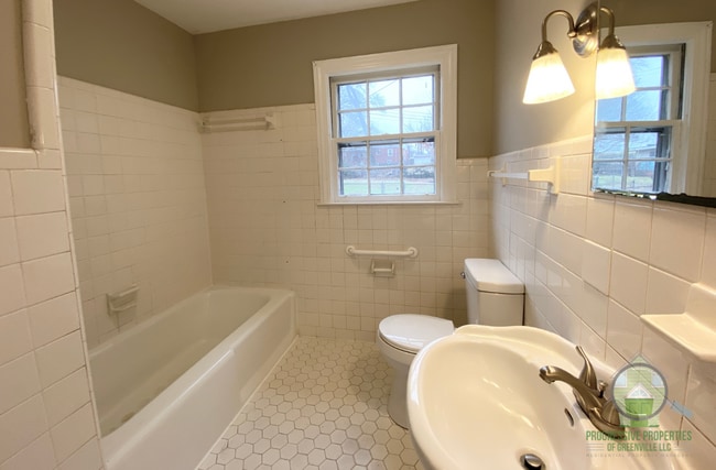 Building Photo - 22 Springfield Ave