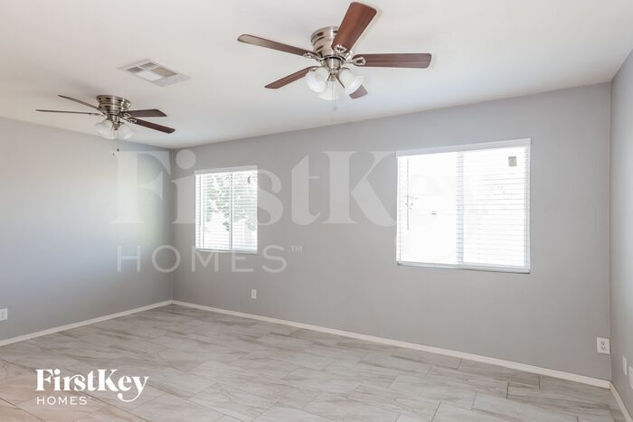 Building Photo - 10030 N 47th Dr