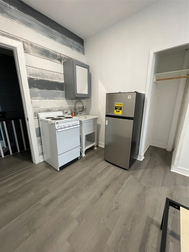 Building Photo - 2302 Avenue H