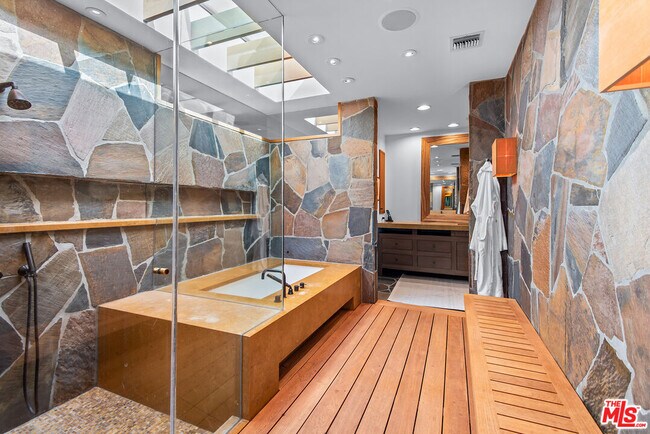 Building Photo - 4305 Clear Valley Dr