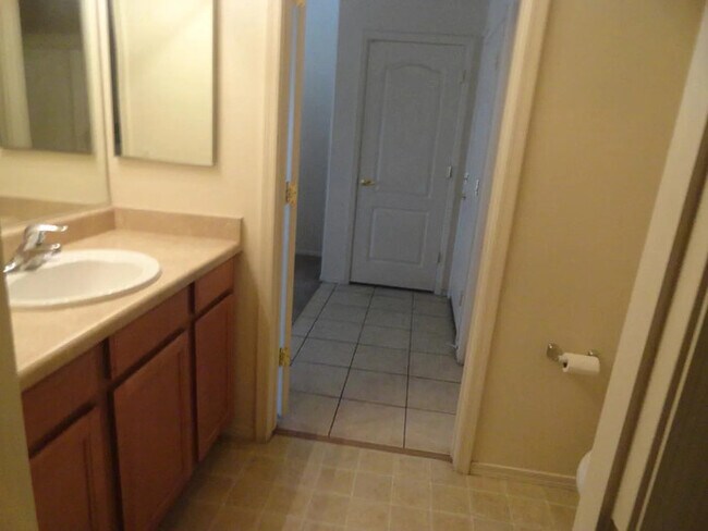 Building Photo - HOUSE FOR RENT