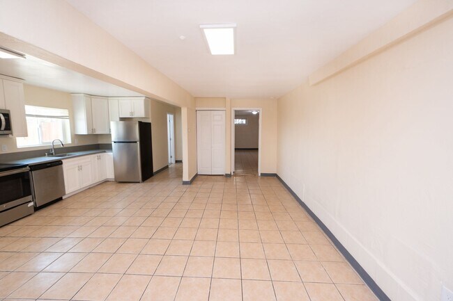 Building Photo - 5448 Encina Dr