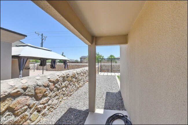 Building Photo - 12060 Mesquite Thorn Dr