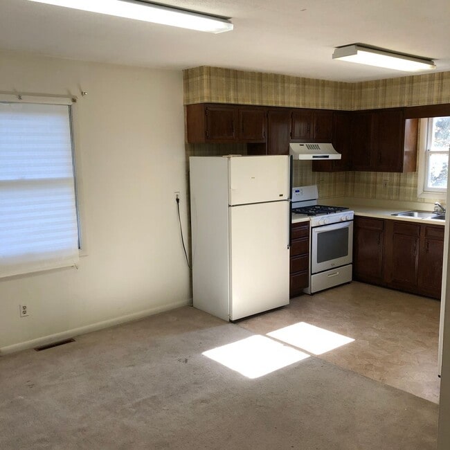 Building Photo - 3 Bed/2.5 Bath Home in Wiles Hill - Available May 20th!