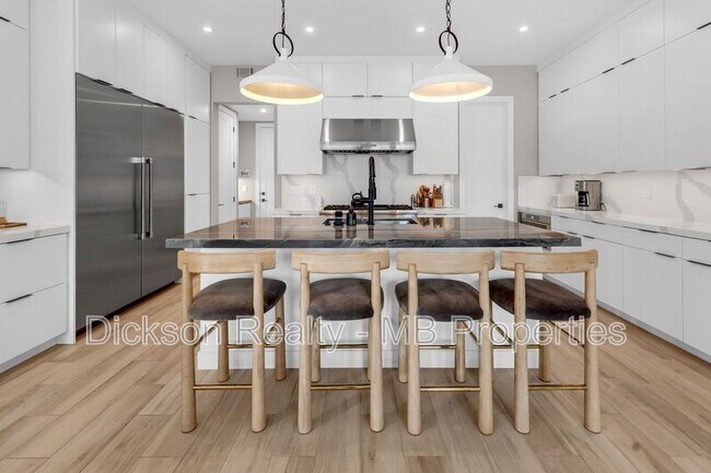 Building Photo - 76 Caballada St