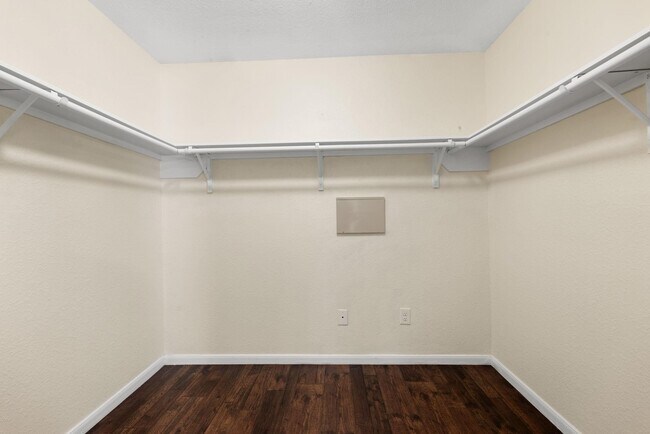 Building Photo - 15906 Arapaho Bend Ln