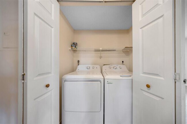 Building Photo - 941 Lyons Rd