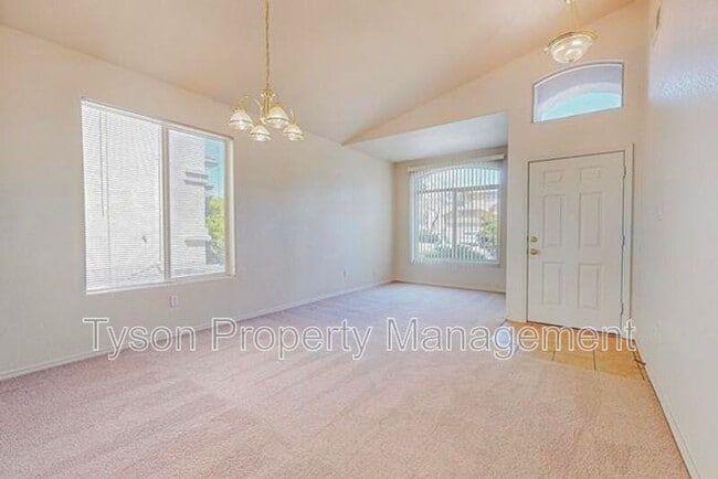 Building Photo - 2420 Falesco Dr SE