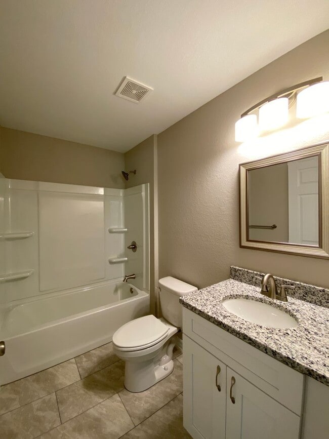 Building Photo - Desirable SW Ocala Neighborhood- 3/2/2 **W...