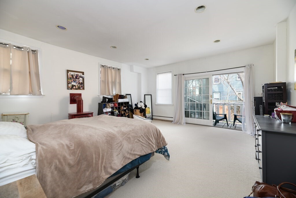 Building Photo - 402 Putnam Ave