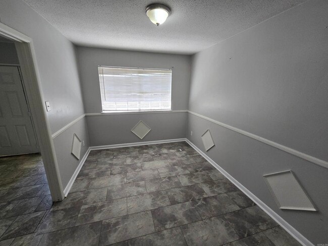 Building Photo - 5 Wemberly Dr