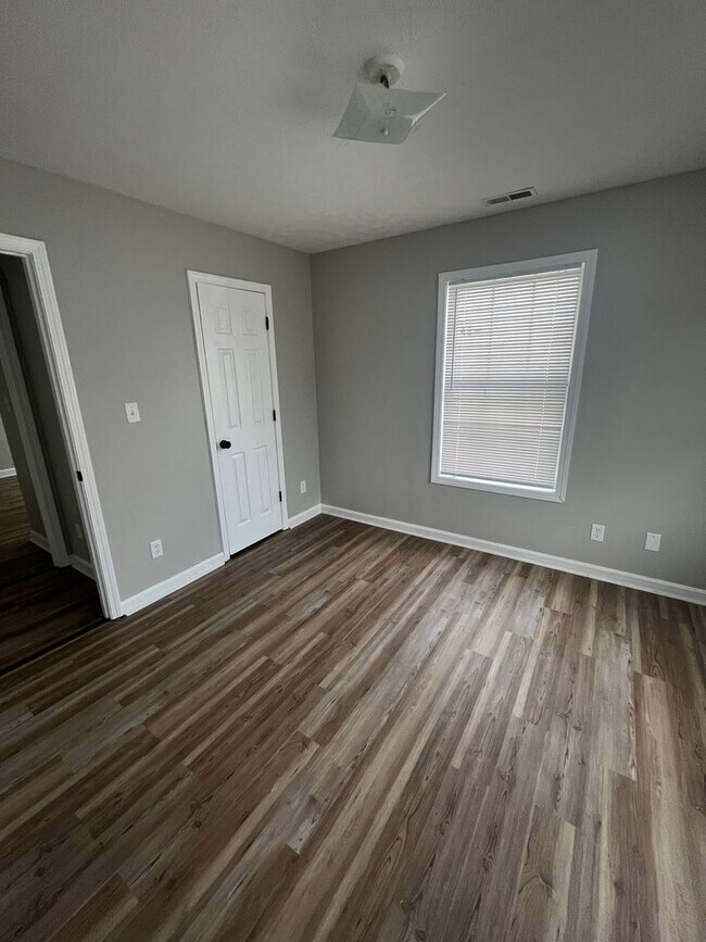 Building Photo - Beautifully renovated 3 bedroom house!