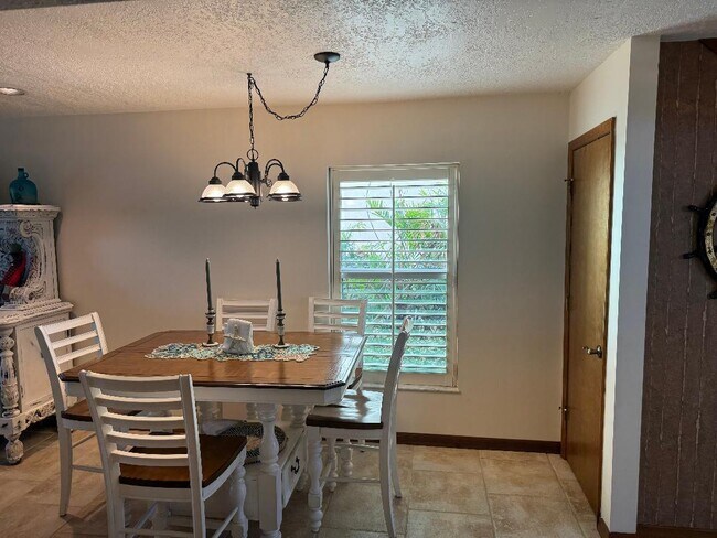 Building Photo - 409 Fernandina St