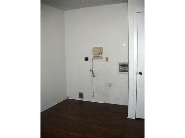 Building Photo - 520 Sweetbriar Dr