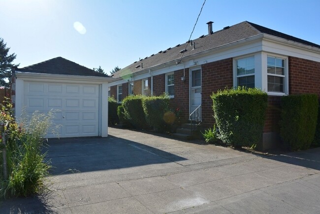 Building Photo - 5040 SE 75th Ave