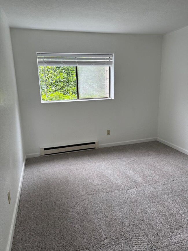 Building Photo - Beautiful 2 bedrooms 1.5 Bath