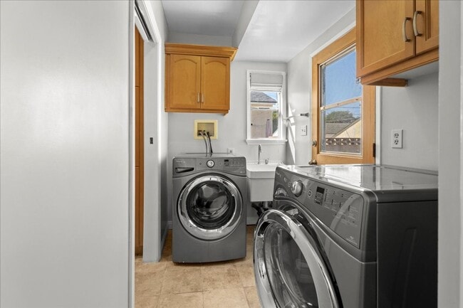 Building Photo - Charming Westchester House with Private Yard