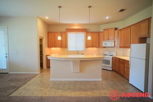 Building Photo - Gorgeous Home in the Southwest!