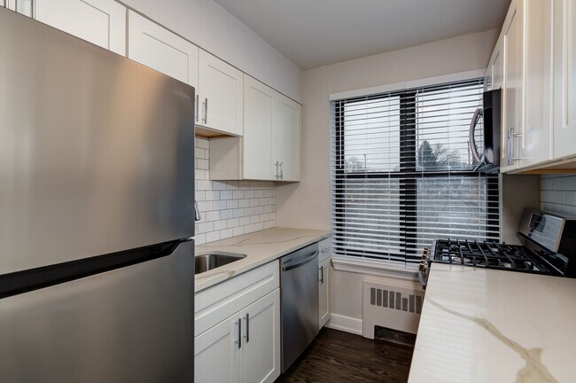 Building Photo - Updated Two Bed Two Bath Apt in Dogtown!