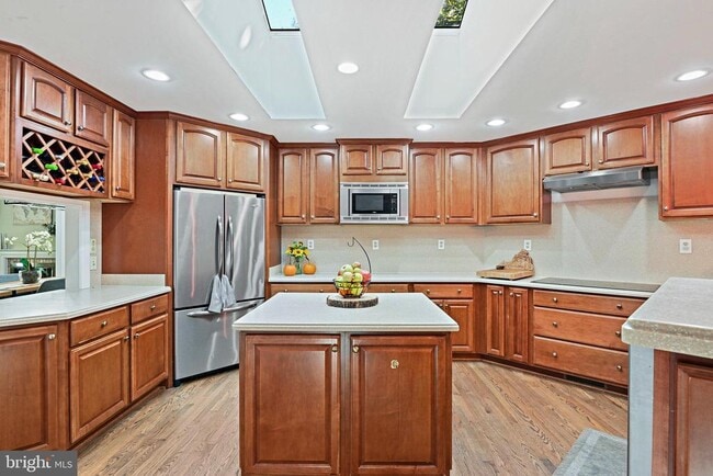 Building Photo - 2918 Glenvale Dr