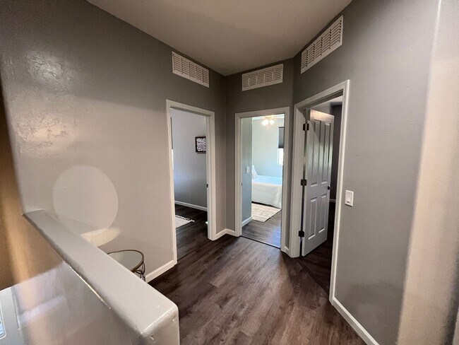 Building Photo - Central- FURNISHED 4 bedroom/ 3 bathroom h...